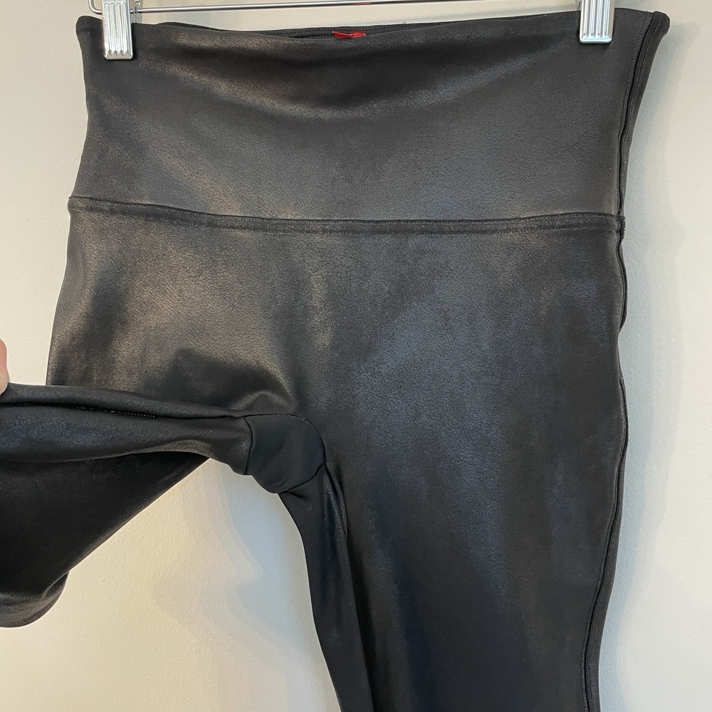 SPANX High Waisted Faux Leather Leggings M Black Pebbled Texture Yoga Athleisure - Picture 5 of 14